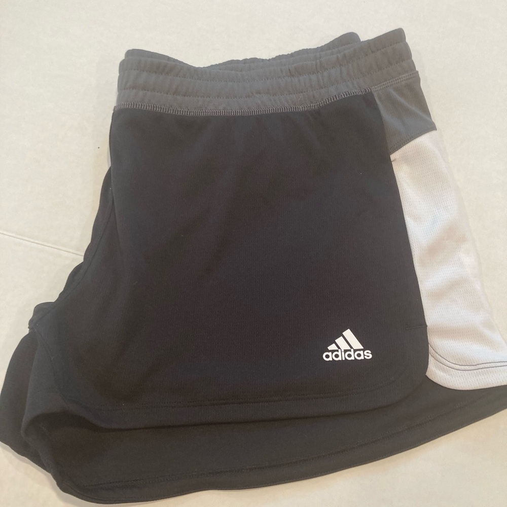 Adidas Womens’s Aeroready Pacer colorblock shorts - size XL - NWT